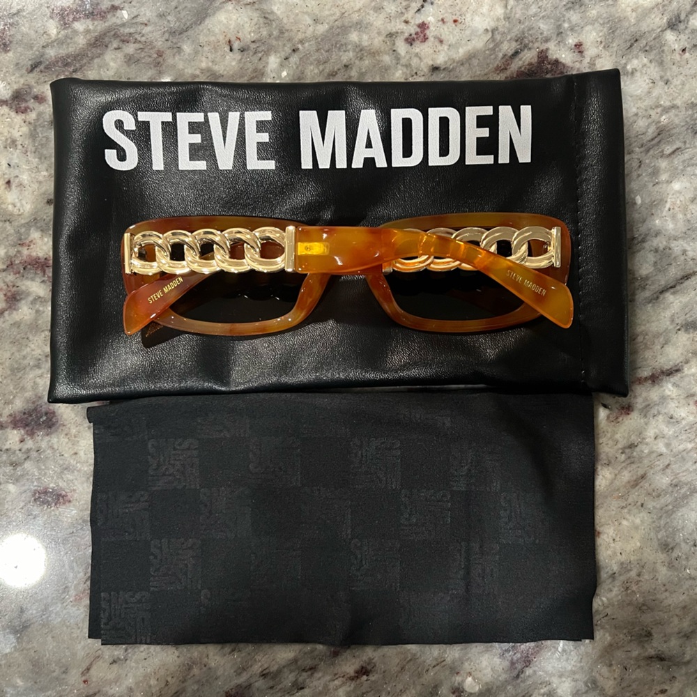 Steve Madden Rectangular Sunglasses - image 2
